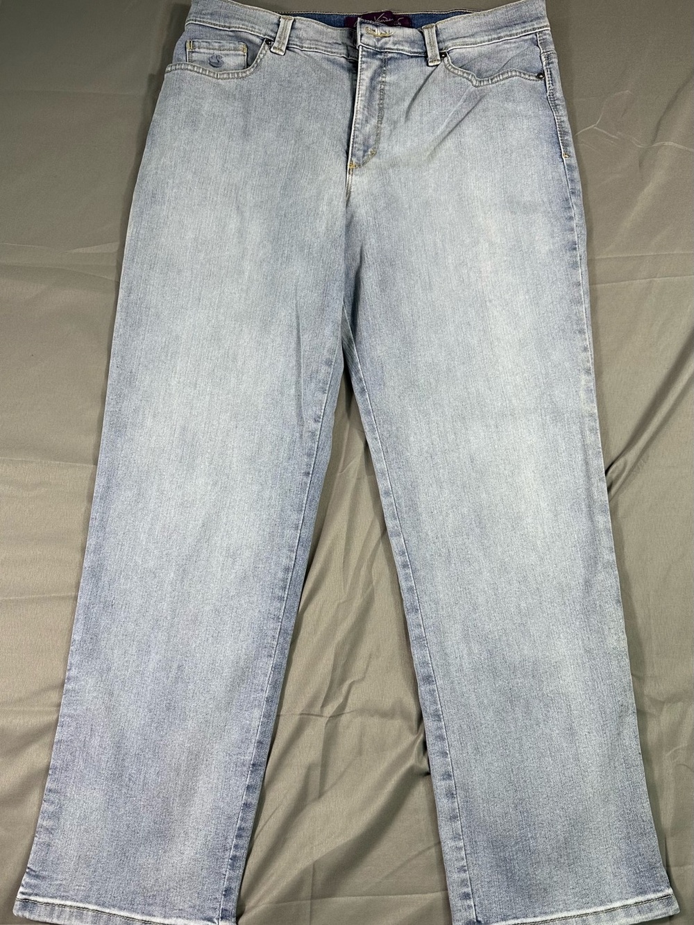 Gloria Vanderbilt Light Wash Straight women’s Jeans